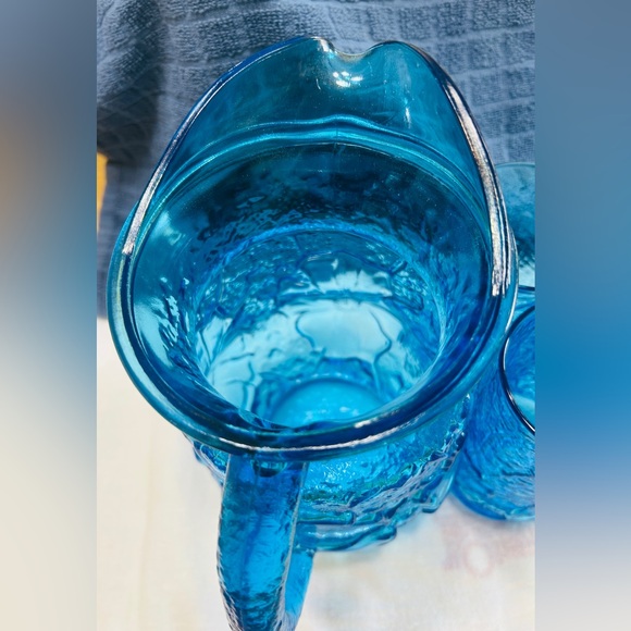 Vintage Anchor Hocking Rainflower Laser Blue pitcher & 8 glasses. 1970’s - Picture 2 of 8